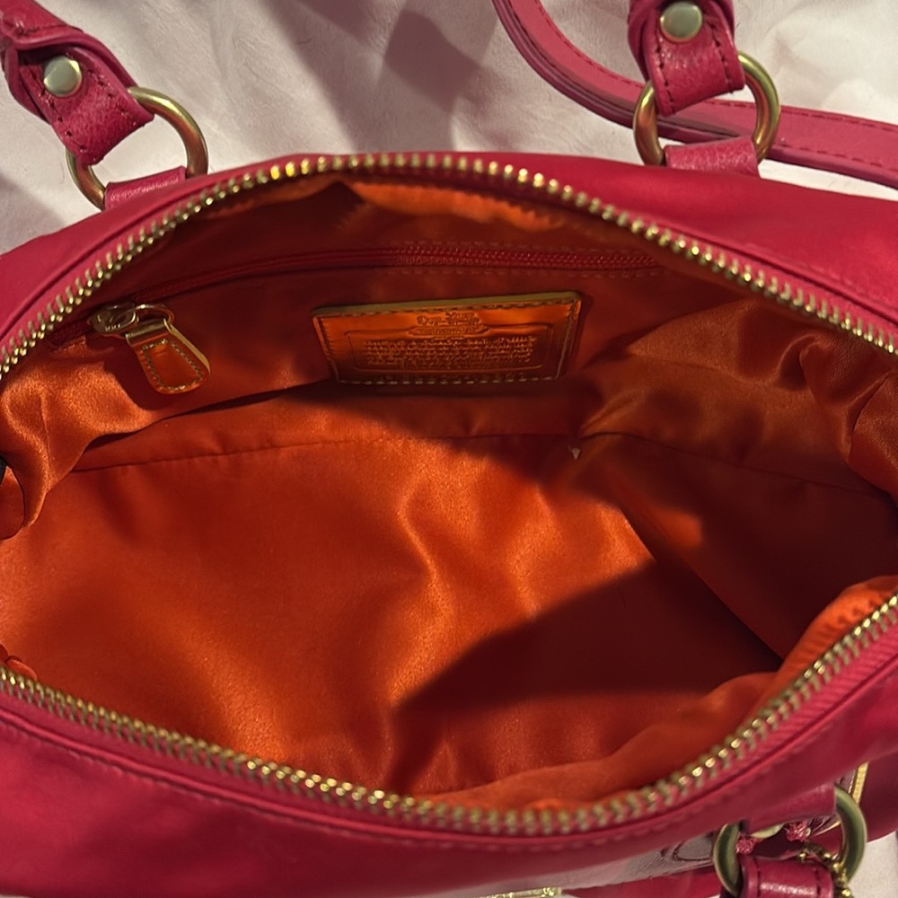 Woman’s coach handbag - Picture 2 of 3